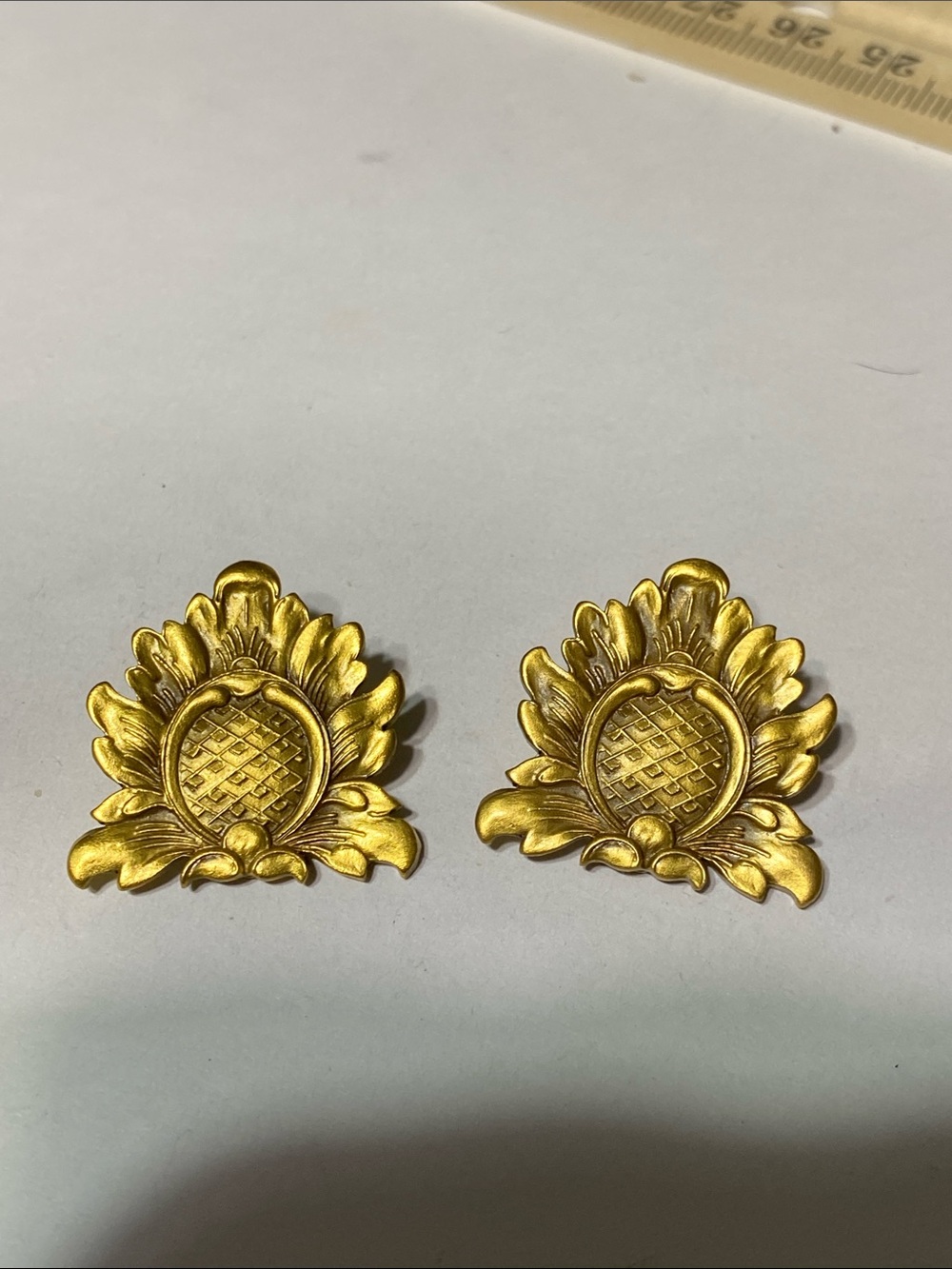 PRETTY Museum of Fine Arts gold tone floral design clip on earring